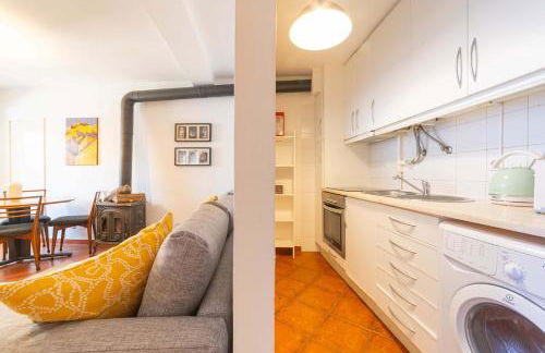 Charming Classic-Rustic Retreat in Historic Lisbon - Photo 20