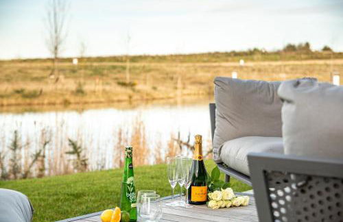 Lakeside property with spa access on a nature reserve Grays Cottage WI24 - Photo 10