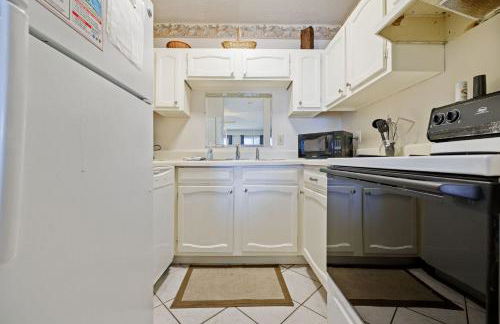 Studio - Lullwater 299 bottom floor No Elevator! - Photo 6