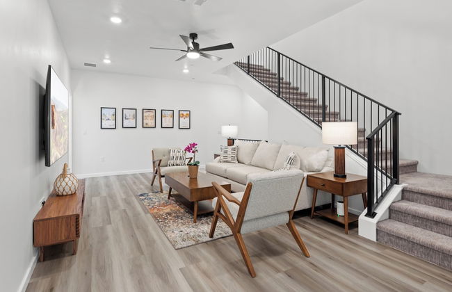 Touch of Class Stunning 5 Bdr! - Photo 18