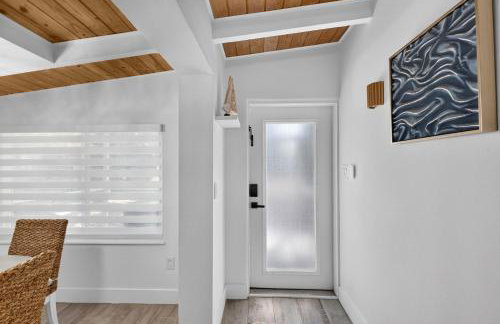 Blue Lagoon Hideaway 3BR Coastal Chic Retreat - Foto 2