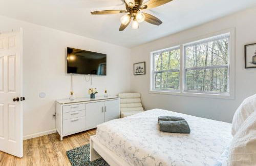 Deck, Fire Pit and Pool Access at Poconos Retreat! - Foto 15