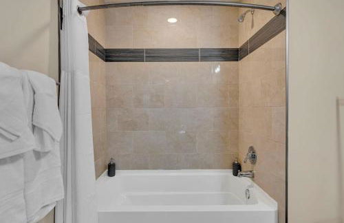 LAKE VIEWS | Paid Parking | Downtown | Gym - Foto 31