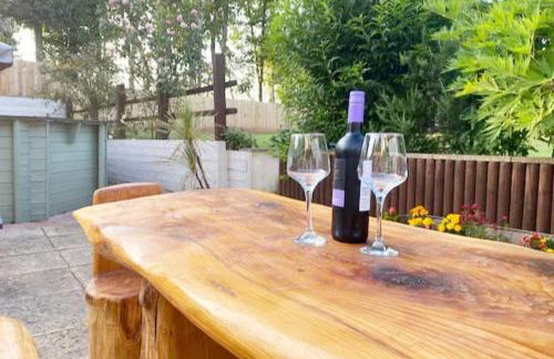 5-Bed Home - Sleeps 12 Pool Garden & Play Area - Foto 27