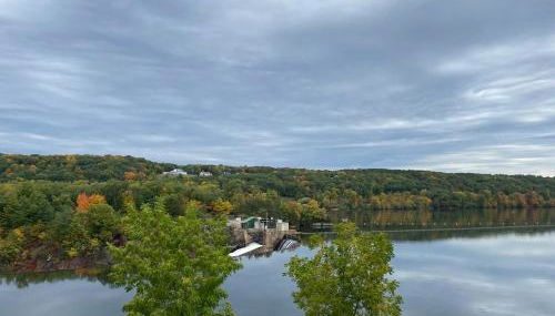 The River's Echo-Historic River House-4 Bedrooms, 6 Beds, 10 Guests - Foto 2