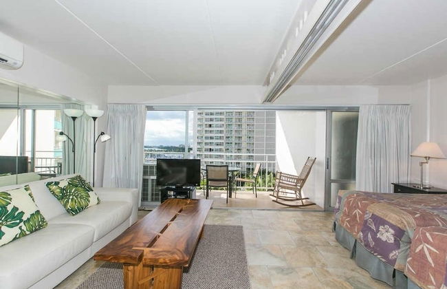 Spacious One Bedroom Harbor View Condos at Ilikai Marina With Private Balcony - Foto 4