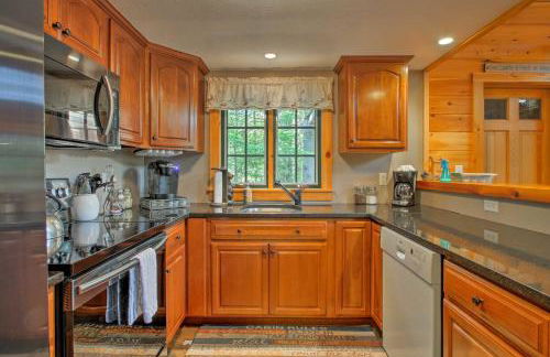 Secluded Conway Home with Theater Room and Hot Tub! - Foto 9