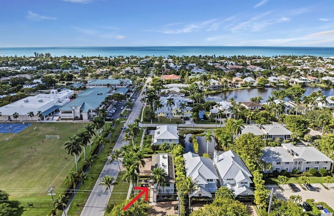 Le Monaco - Romantic 1 BR Condo Steps from 5th Ave S. Chic Coastal Retreat with King Bed and Beach Access. Perfect Location for Couples Near Dining, Shopping, and Naples Beach - Photo 26