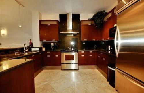 LIC Mgr - LUXURIOUS 3 BED 3 BATH OCEANFRONT SUITE - UPSCALE OCEANFRONT RESORT - INDOOR PICKLEBALL - SPEAKEASY! - Photo 15