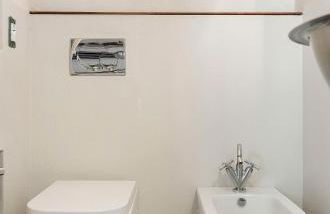 Bright and Peaceful Apartment in Historic Palazzo - Photo 15