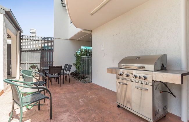 Mid City Luxury Suites - Photo 29