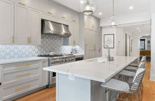 Designer 3 BR Townhome with Beautiful Backyard - Foto 7