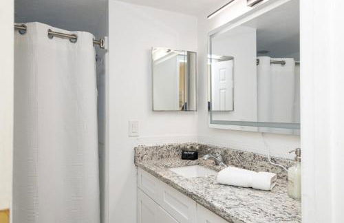 3BR Disney Home with Pool , Arcade and Hot Tub - Photo 13