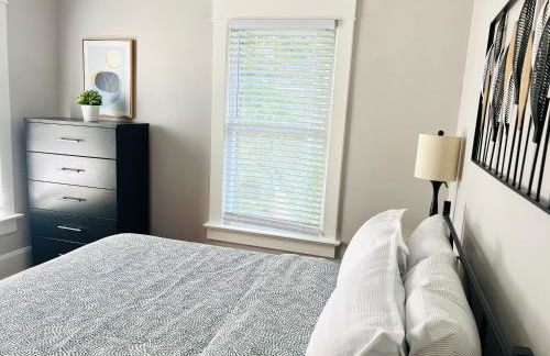 Spacious 6BR Home - Near Top Attractions - Photo 22