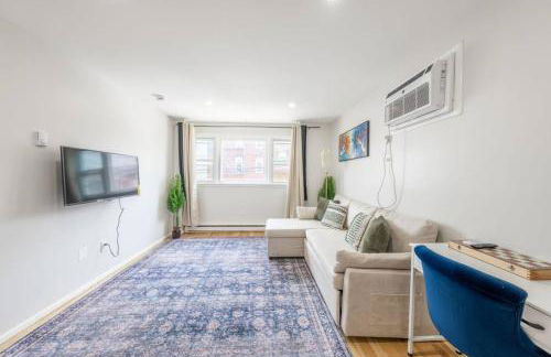 Modern 2BR 8 mins to Penn Station with WiFi and Laundry - Foto 12