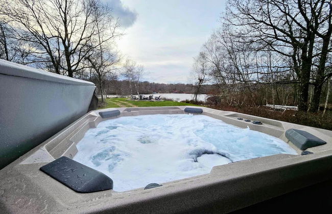 Waterside Haven by Avantstay Lakefront Hot Tub Game Room Fire Pit - Photo 41