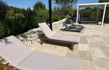 Villa Soleil Piscine Jacuzzi Pétanque Espace bbq billard et salons extérieurs - Foto 10