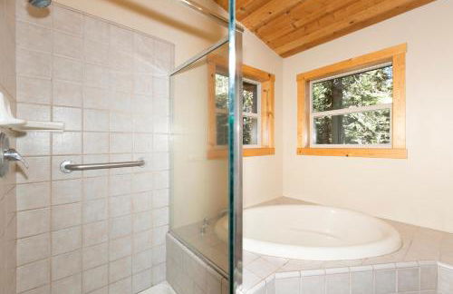 Interlaken on the West Shore by Tahoe Getaways - Pet Friendly 3BR, Close to Skiing & Walk to the Lake! - Foto 12