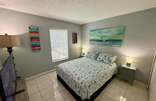 Grand Deluxe Pines 3BR Pool Home near Disney - Foto 16