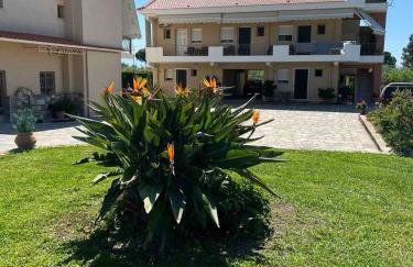 Flo's Apartments - Foto 6