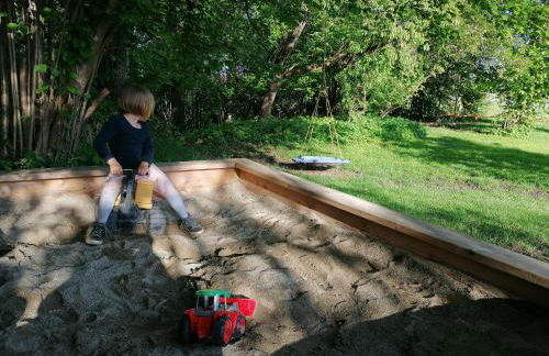 5Sterne Ferienwohnung im Fachwerk mit Bergblick in Alleinlage und großem Garten, Infrarotkabine - Foto 51