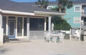 Quiet 2 bedroom condo on Gulf with pool and pond - Photo 8