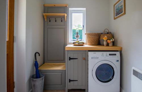 Climbing Rose Cottage - Dog Friendly - Peaceful Cotswold Cottage - Photo 40