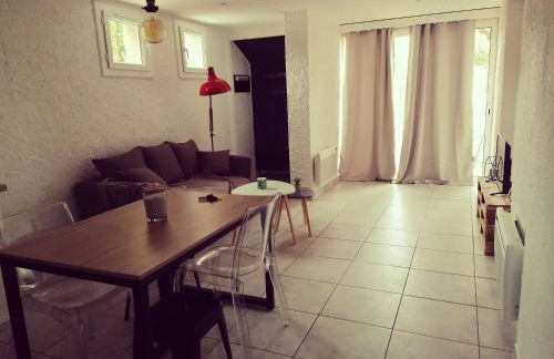 Escapade Parfaite Terrasse ensoleillée Piscine & Parking - Foto 8