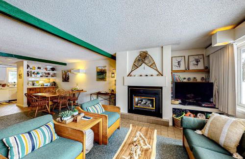 Village Green Unit 8F - Foto 1