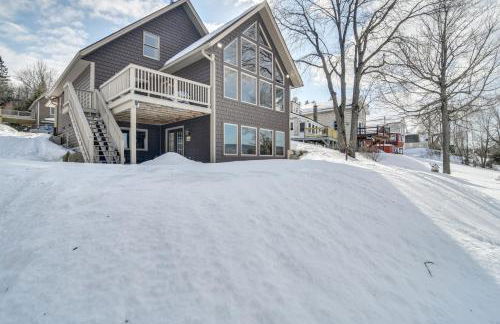 Lakefront New Hampshire Hideaway with Deck and Views - Foto 3