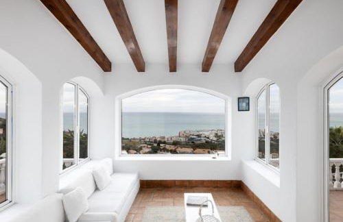 Exclusive Villa with Private Pool in Sitges - Photo 6