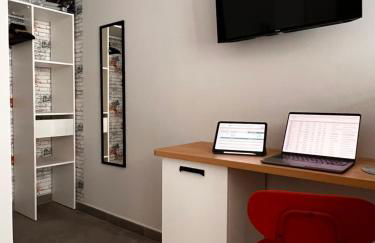 R8 Trabajo y Descanso Premium Junto a Metro Madrid - Photo 10