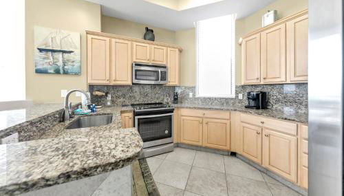 Beautiful Spacious Penthouse 2 Story Beach Front Condo Sleeps 12! - Foto 5