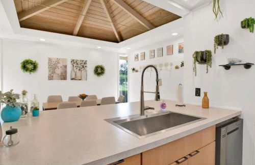 Midcentury Modern - Pool & Hot tub - Retro Retreat - Foto 26