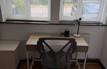 Entire 2 Bed House in London Area - Parking - Sleeps 5 - Foto 20