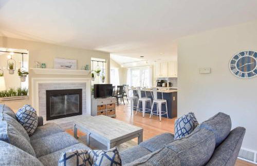 Beautiful Home Close to Ponds and Beach - Photo 1