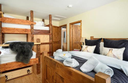 The Eagle's Nest - large house with hot tub and sauna - Foto 29