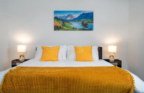 Sunrise Glow Spacious 2BR 2BA 2 King Beds Gym WFH - Foto 8