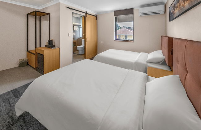 Spring Hill Inn - Photo 2