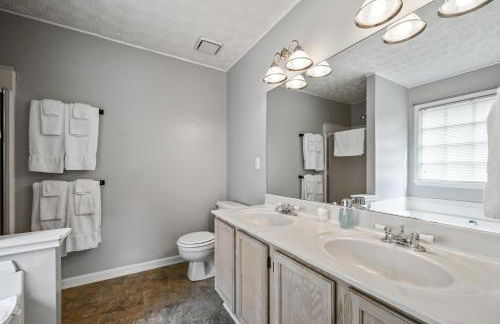 Relax In This 4BR Retreat With Screened Snug Porch - Foto 21