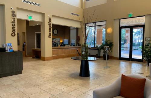 Spacious 4 BR Townhouse with 2 King Size Master Bedrooms, 3 miles to Disney, Free WiFi and Free Parking - Foto 37