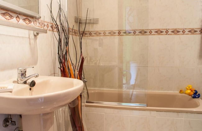 Chic & Sunny Apt. Historic District - Sol - Photo 9