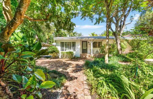 Garden Grove- Miami Home with Private Pool - Foto 35