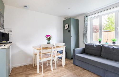 Salisbury 1BDR Apartment, Sleeps 4 - Contractor, Professionals, Family Friendly - Photo 6