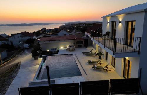 Newly built Villa MarVista with 4 bedrooms,infinity pool & stunning sea and mountain views - Photo 6