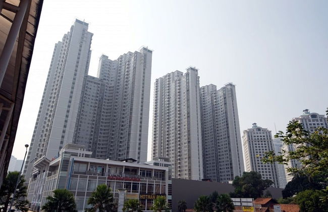 Homey & Vintage 2BR @ Sudirman Park Apartment - Photo 27