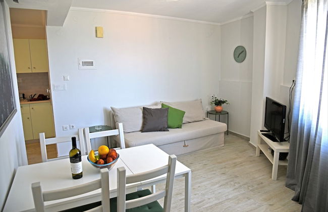 Castello Apartments - Photo 32