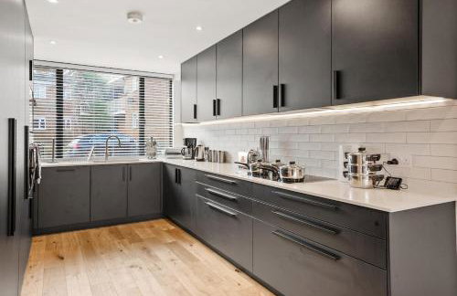 Deluxe 5 Bed House in London - Pool Table - Foto 10