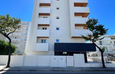 Beach Palace with small swimming pool, private beach, parking - Foto 31