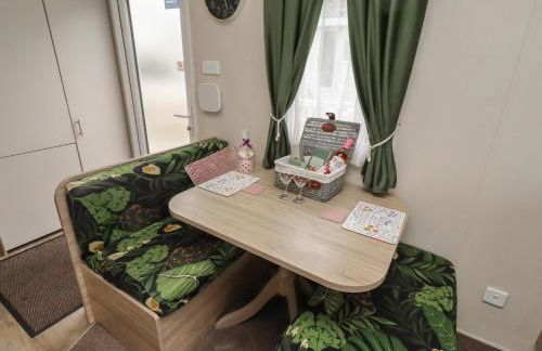 Homeslea 33 Millennium Gardens - Photo 8